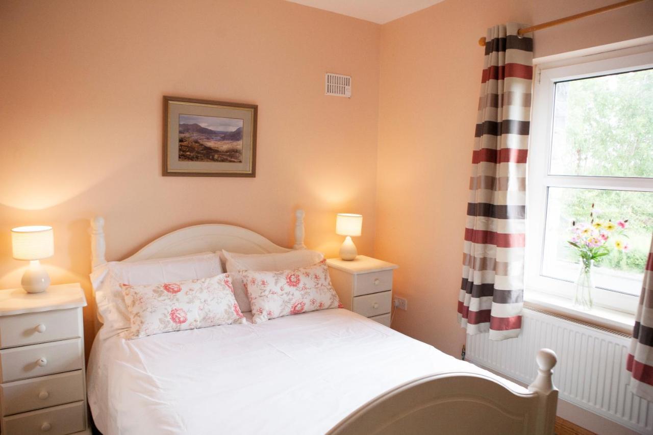 Inviting 4-Bed House In Strokestown Vila Exterior foto