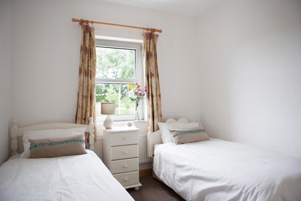 Inviting 4-Bed House In Strokestown Vila Exterior foto