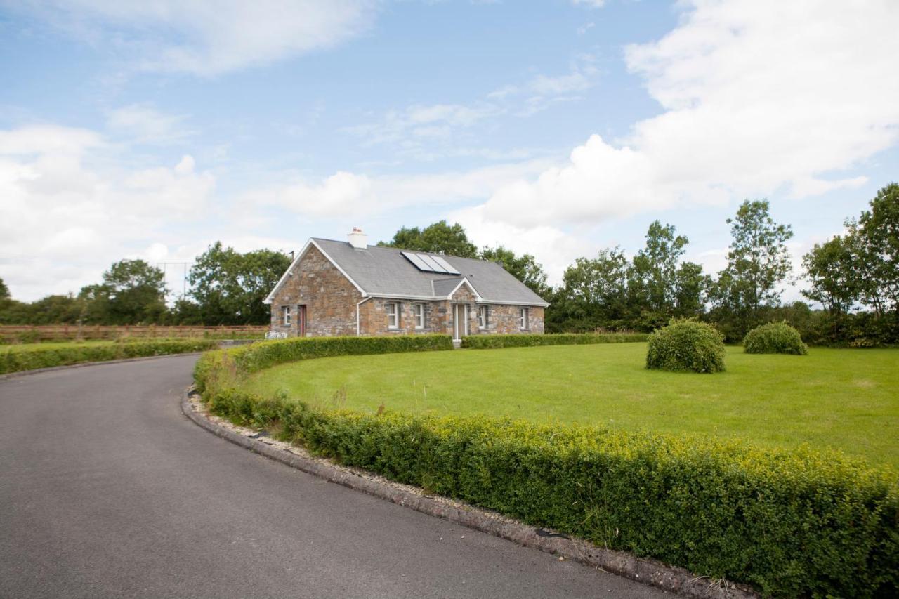 Inviting 4-Bed House In Strokestown Vila Exterior foto